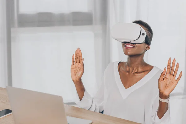 Stylish Surprised African American Businesswoman Looking Virtual Reality Headset Office — Stock Photo, Image