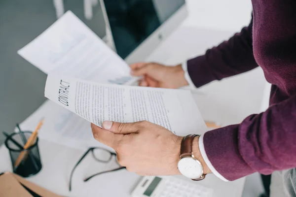 Cropped Image Designer Burgundy Sweater Holding Contract Office — Stock Photo, Image