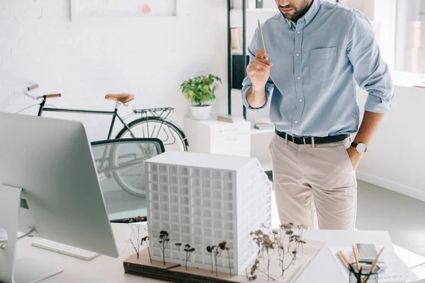 Cropped Image Architect Holding Pencil Standing Architecture Model Table Office — Stock Photo, Image