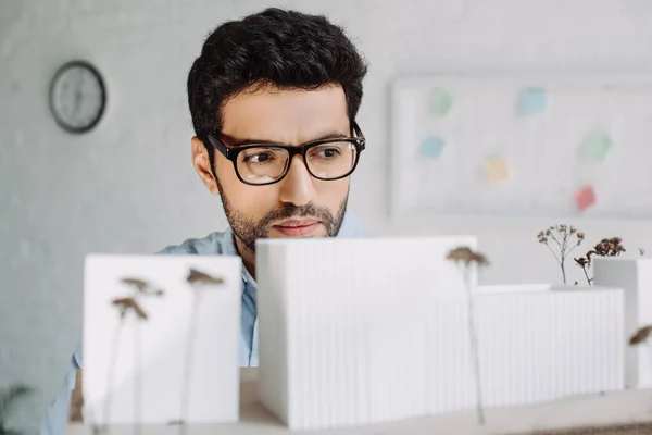 Handsome Brunette Architect Glasses Looking Architecture Model Office — Free Stock Photo