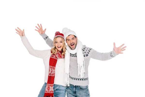 Jovem Casal Alegre Roupa Inverno Sorrindo Para Câmera Isolada Branco — Fotografia de Stock