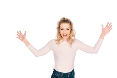 elleriyle işaret ve üzerinde beyaz izole kamera gülümseyen duygusal genç kadın