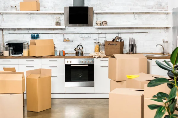 Interior Modern Kitchen Cardboard Boxes Relocation New Home — Stock Photo, Image