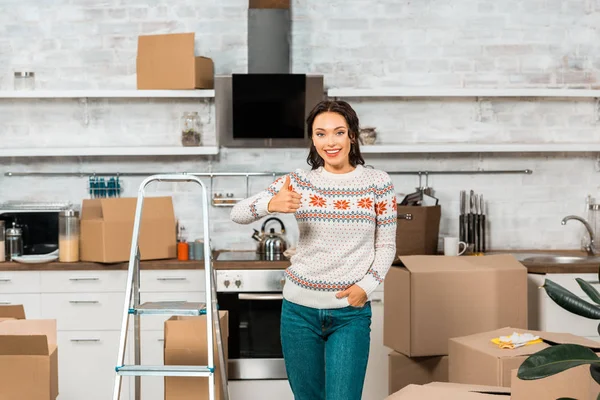 Smiling Young Woman Doing Thumb Gesture Ladder Kitchen New Home — Free Stock Photo