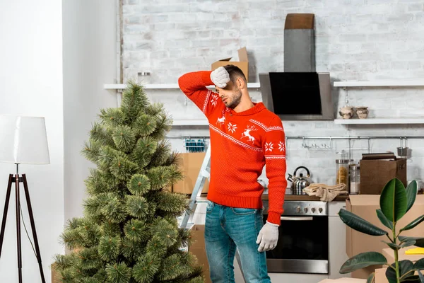 Tired Man Working Gloves Wiping Forehead Christmas Tree Kitchen Home — Stock Photo, Image