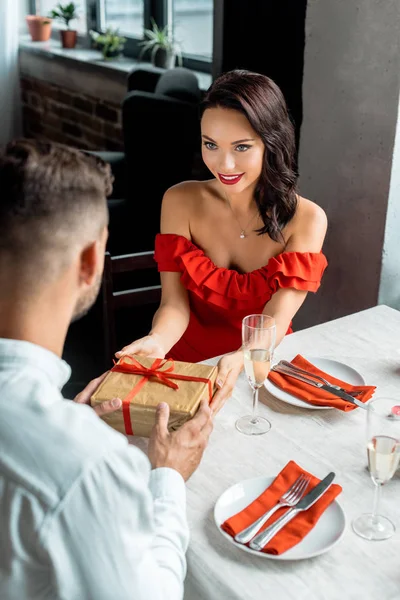 Selective Focus Attractive Young Woman Gifting Christmas Present Boyfriend Sitting — Stock Photo, Image