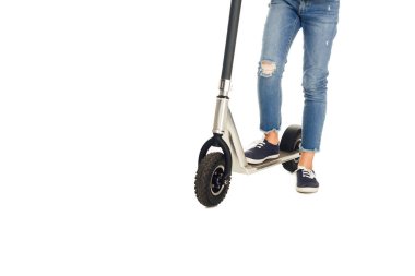 çocuk sürme scooter üzerinde beyaz izole kırpılmış atış