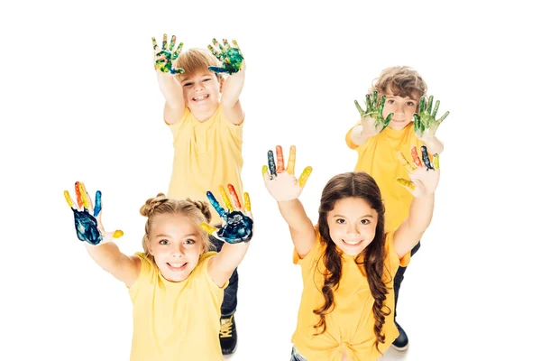 Hoge Hoekmening Van Gelukkige Kinderen Handen Verf Tonen Lachend Camera — Stockfoto