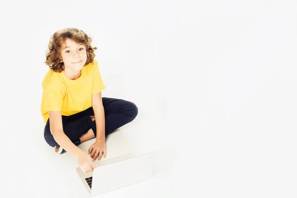 High Angle View Adorable Boy Using Laptop Smiling Camera Isolated — Stock Photo, Image