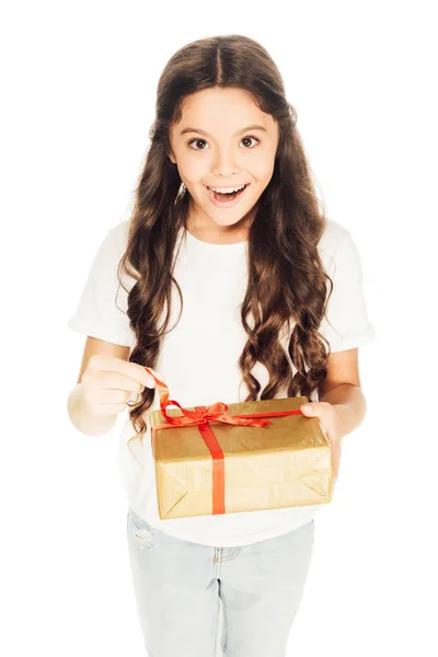 Vista Ángulo Alto Niño Adorable Emocionado Sosteniendo Caja Regalo Mirando — Foto de Stock