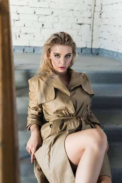Portrait Beautiful Blond Model Sitting Stairs — Free Stock Photo