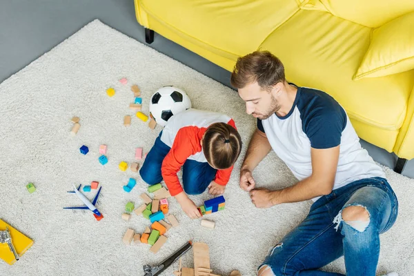 Overhead View Father Little Son Playing Wooden Blocks Together Floor — Stock Photo, Image