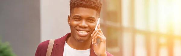 Wide Toned Shot Smiling Young Man Talking Phone Looking Camera — Stock Photo, Image