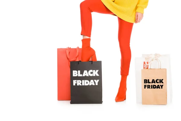 在黑色星期五出售 在白色查出的女孩购物袋的裁剪后的视图 — 免费的图库照片