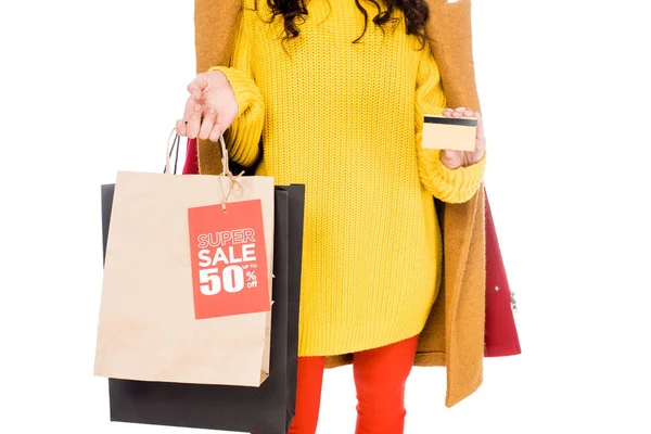 Vista Cortada Elegante Shopaholic Segurando Cartão Crédito Sacos Compras Com — Fotografia de Stock