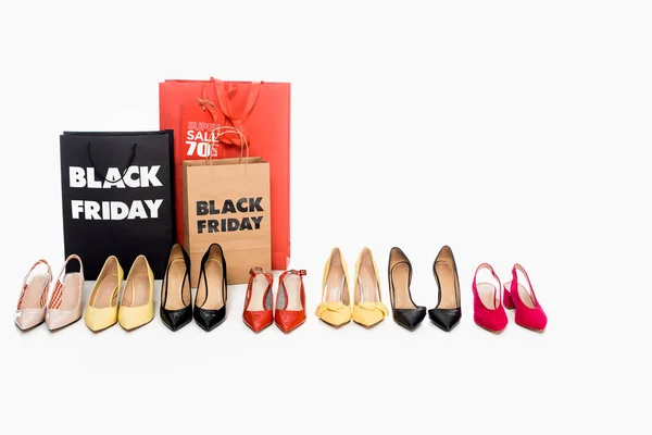 Vista Cerca Zapatos Femeninos Bolsas Compras Con Inscripción Viernes Negro — Foto de stock gratis