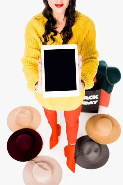 Fashionable Woman Showing Tablet Blank Screen Hands Hats Shopping Bags — Free Stock Photo