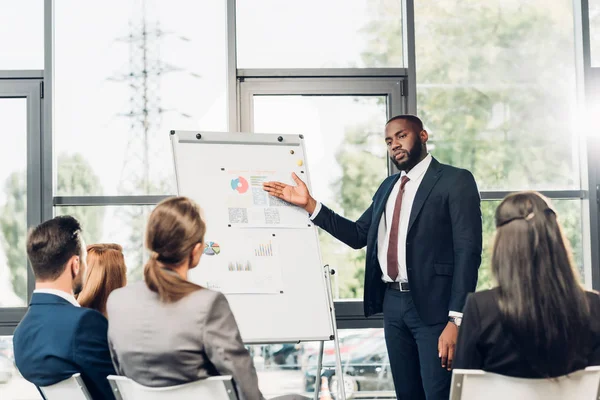 African American Businessman Pointing White Board Business Seminar Conference Hall — Stock Photo, Image