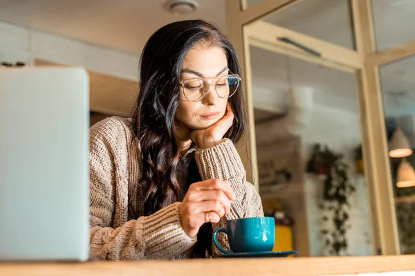 Attractive Pensive Woman Glasses Sitting Cafe Cup Tea — Free Stock Photo