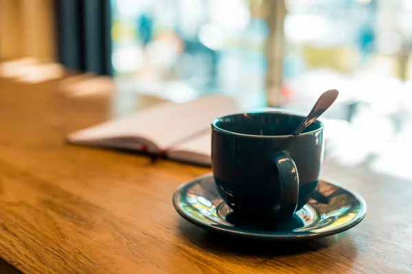Kopje Koffie Met Lepel Houten Tafelblad Café — Stockfoto