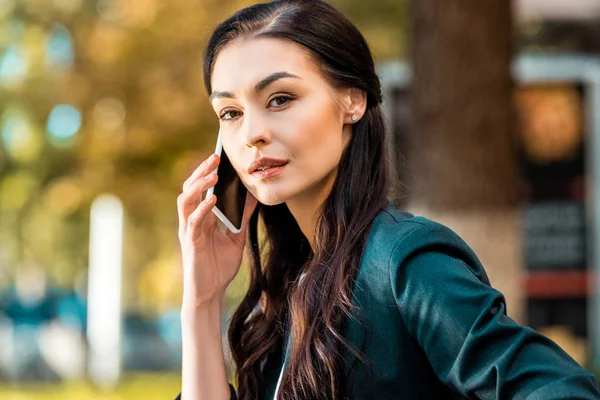 Portrait Beautiful Businesswoman Talking Smartphone Street — Stock Photo, Image