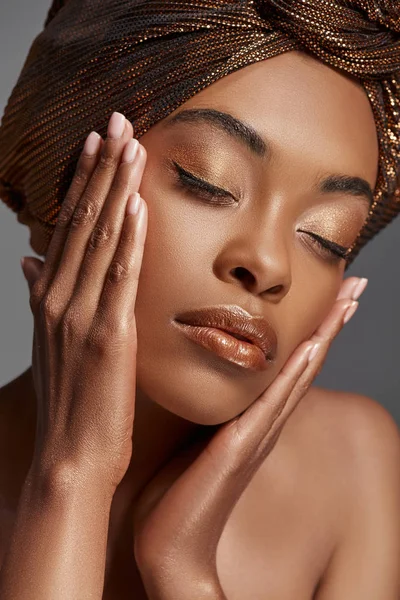 Portrait Beautiful African American Woman Head Wrap Bare Shoulders Isolated — Stock Photo, Image