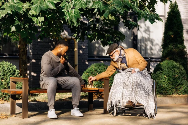 Vue Latérale Homme Handicapé Âgé Fauteuil Roulant Homme Afro Américain — Photo