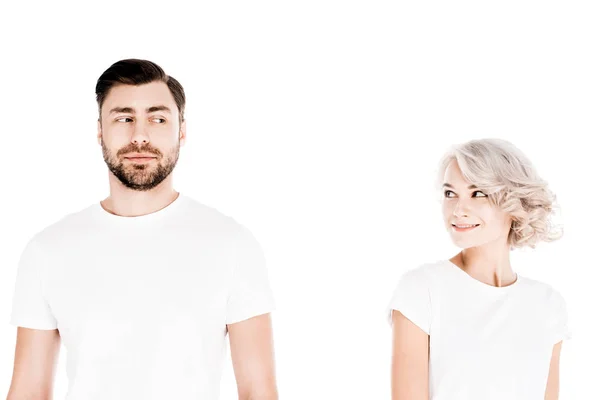 Harika Bir Çift Beyaz Birbirine Bakarak Shirt Üzerinde Beyaz Izole — Stok fotoğraf