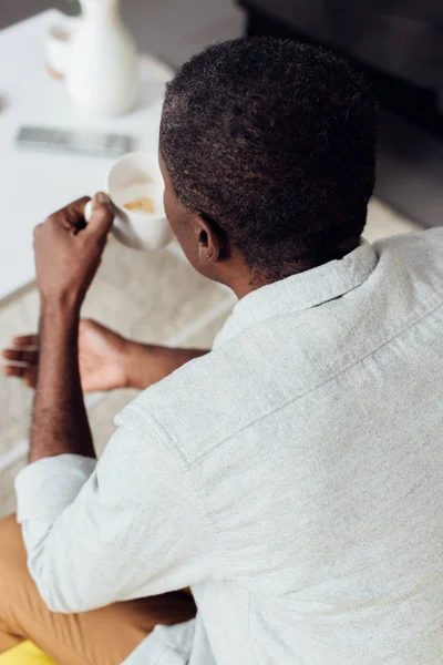 African American Man Drinking Coffee Living Room — Free Stock Photo