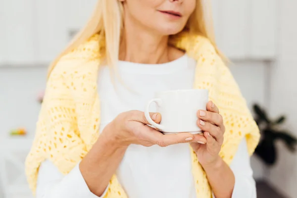 Close Blonde Woman Holding White Cup Kitchen — Free Stock Photo