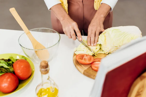 Close Female Hands Cutting Cabbage Chopping Board — Free Stock Photo