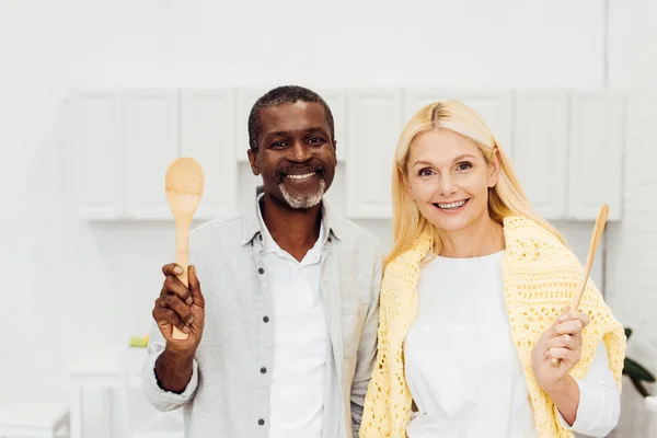 Cheerful Smiling Couple Holding Wooden Spatulas Kitchen — Free Stock Photo