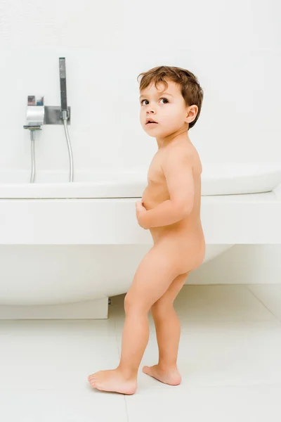 Small Naked Kid Standing White Bathroom — Stock Photo, Image