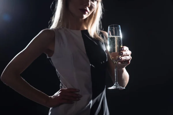 Cropped Shot Young Woman Holding Glass Champagne Black — Free Stock Photo