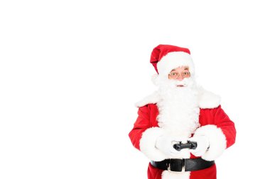 Noel gamepad ile bilgisayar oyunu oynamak ve üzerinde beyaz izole kamera bakıyor