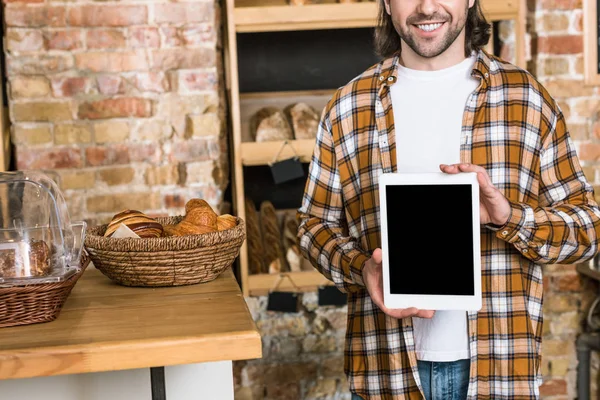 Cropped View Smiling Man Holding Digital Tablet Blank Screen Bakery — Free Stock Photo