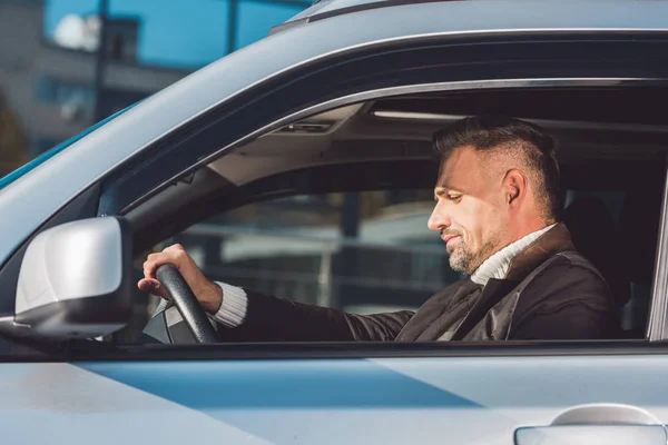 Handsome Man Sitting Car Daytime — Free Stock Photo
