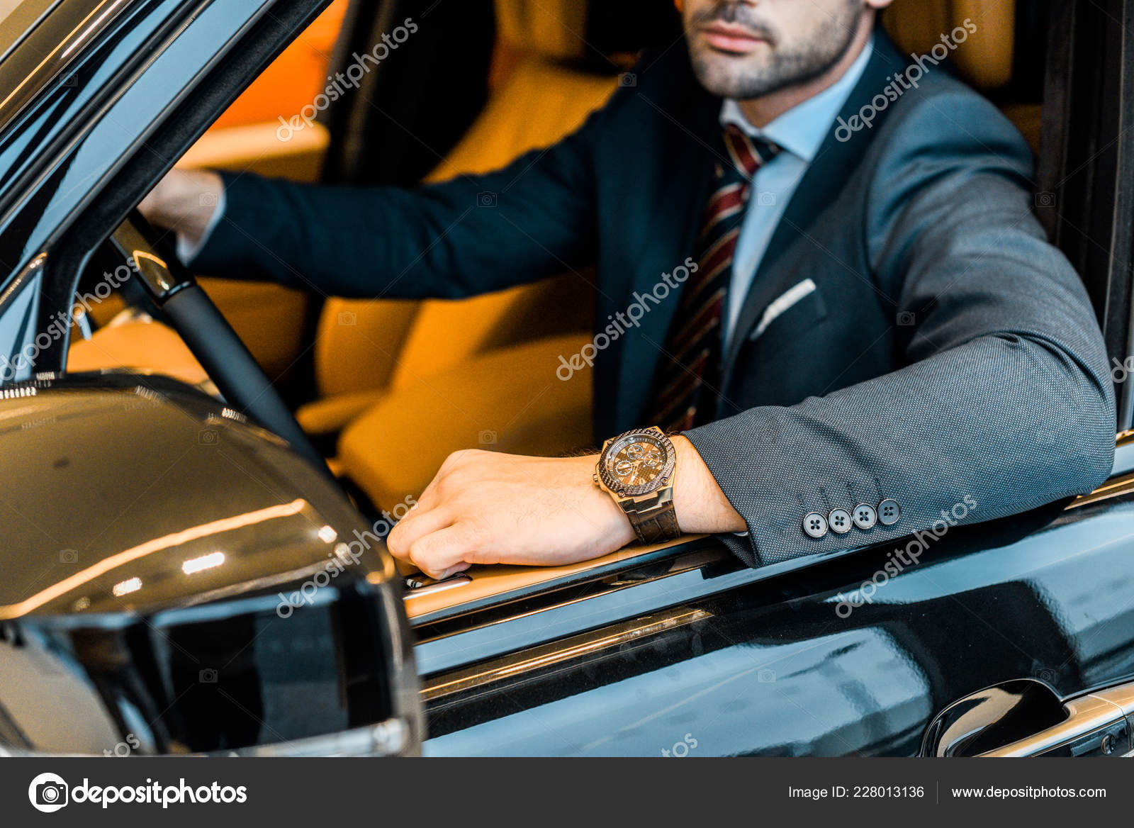 Montre voiture luxe sale
