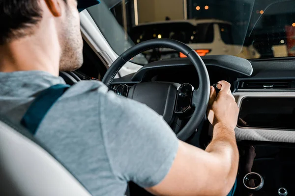 Partial View Mechanic Checking Car Cleaning Unit Work — Stock Photo, Image