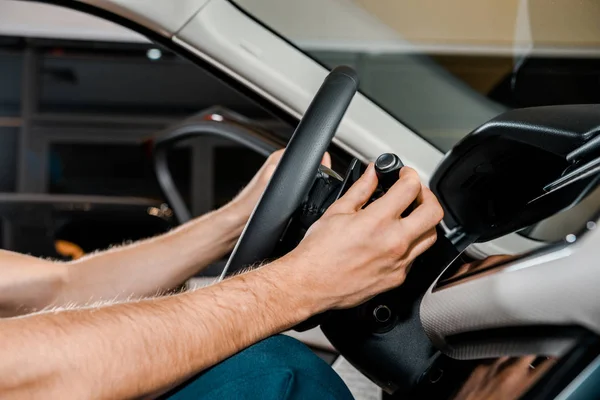 Partial View Mechanic Checking Car Cleaning Unit Work — Stock Photo, Image