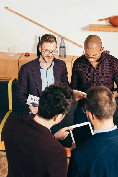 High Angle View Group Young Multicultural Businessmen Cafe — Free Stock Photo