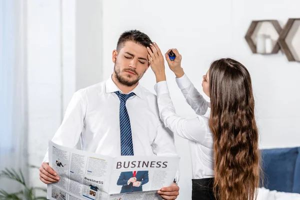 Girlfriend Styling Boyfriend Hair Reading Business Newspaper Home Social Role — Free Stock Photo