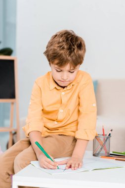 yazma ve evde eğitim küçük çocuk odaklı