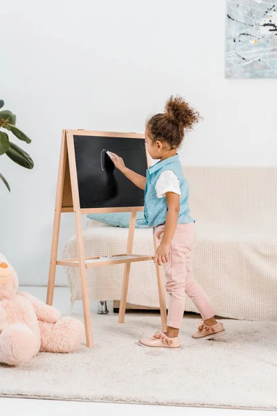 Adorable African American Child Standing Writing Chalkboard — Stock Photo, Image