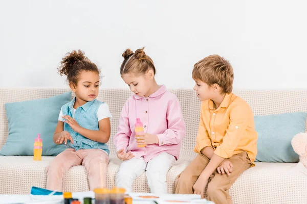 Adorable Multiethnic Children Sitting Sofa Playing Soap Bubbles — Free Stock Photo