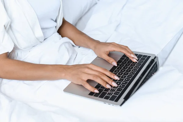 Cropped Image Mixed Race Girl White Robe Using Laptop Morning — Free Stock Photo