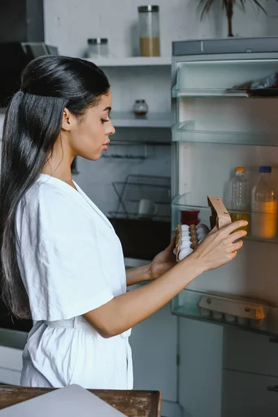 Side View Beautiful Mixed Race Girl White Robe Taking Tray — Free Stock Photo