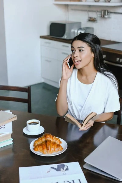 Smiling Attractive Mixed Race Girl White Robe Talking Smartphone Morning — Stock Photo, Image