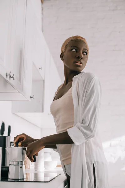 Dreamy African American Woman Short Hair Preparing Drink Coffee Pot — Free Stock Photo