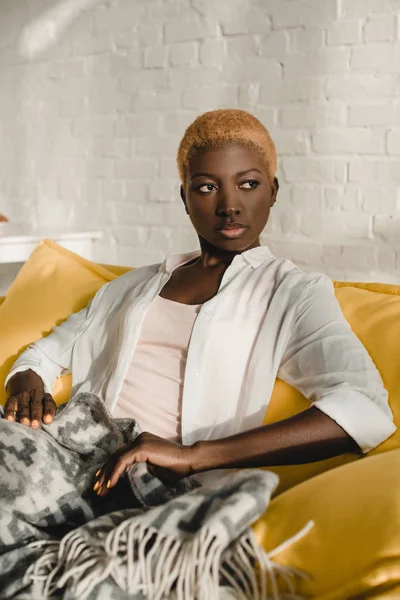 Confident African American Woman Resting Yellow Sofa — Free Stock Photo
